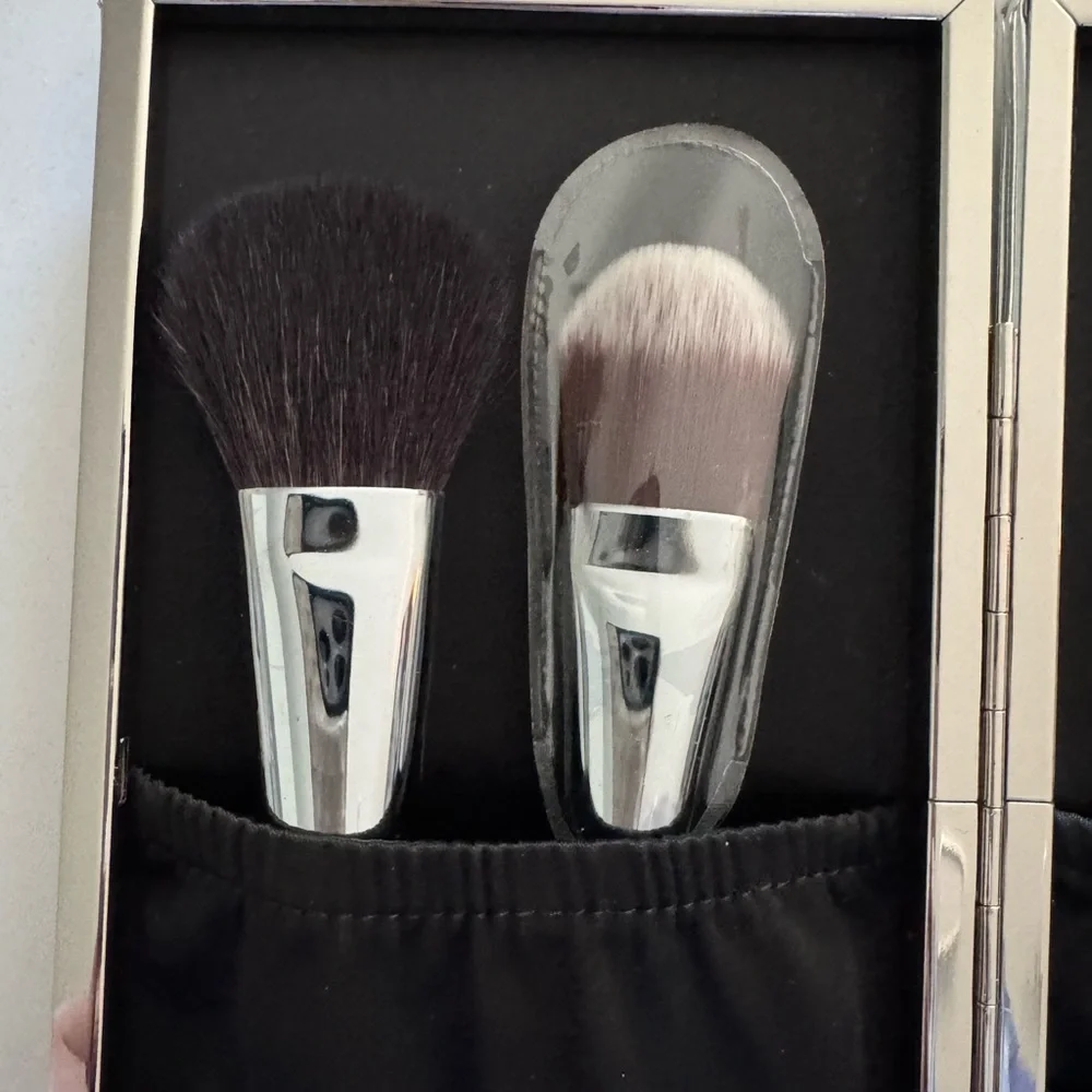 Bobby Brown Silver Travel Makeup Brush Set - Picture 8 of 10